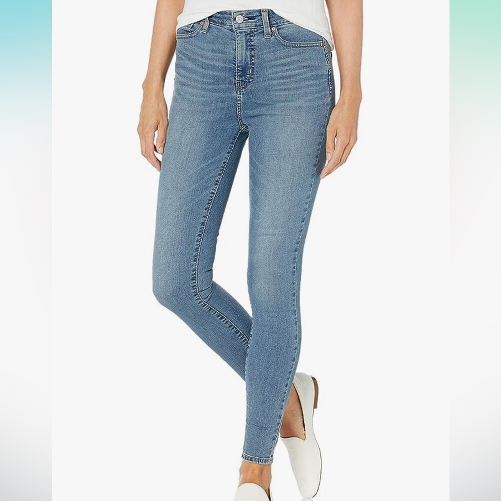 Signature Levi’s Women’s High Rise Skinny Totally Shaping Blue Jean #60